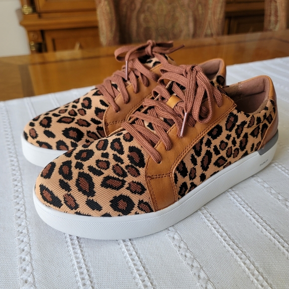 $132 Rockport Women’s Parissa Work Shoes ASTM F2413 Comp Toe SD35 SR SZ 8 ANIMAL - Picture 1 of 12